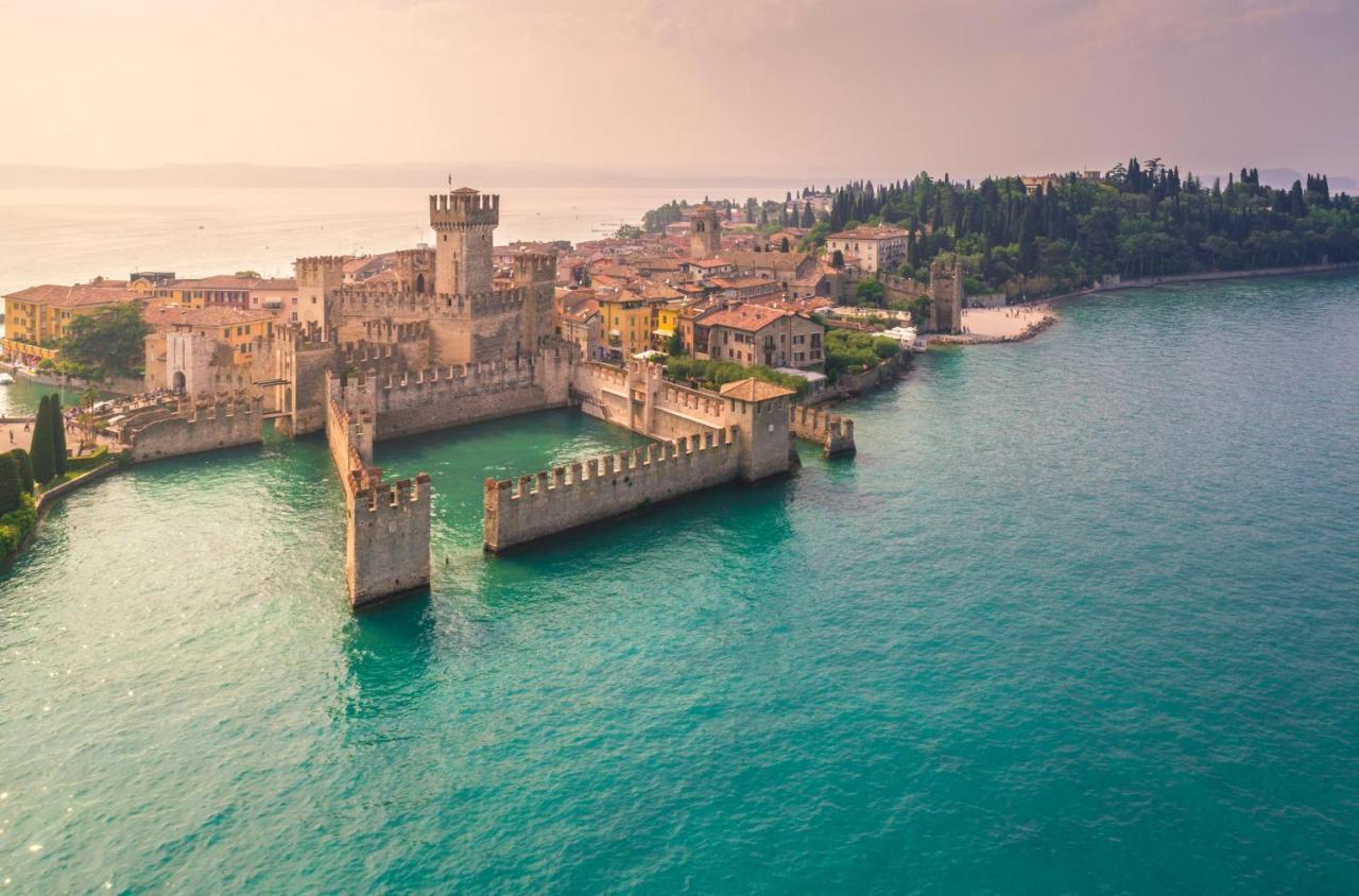 Apartment Charme And Relax With Garden And Swimming Pool Desenzano del Garda Eksteriør bilde