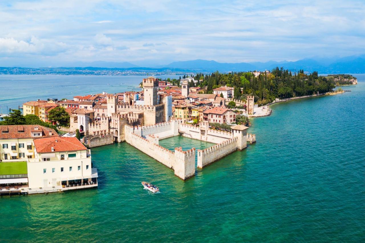 Apartment Charme And Relax With Garden And Swimming Pool Desenzano del Garda Eksteriør bilde