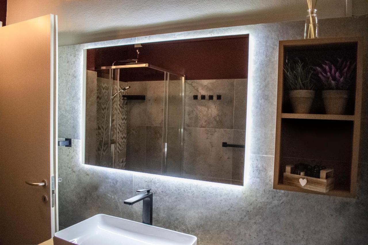 Apartment Charme And Relax With Garden And Swimming Pool Desenzano del Garda Eksteriør bilde