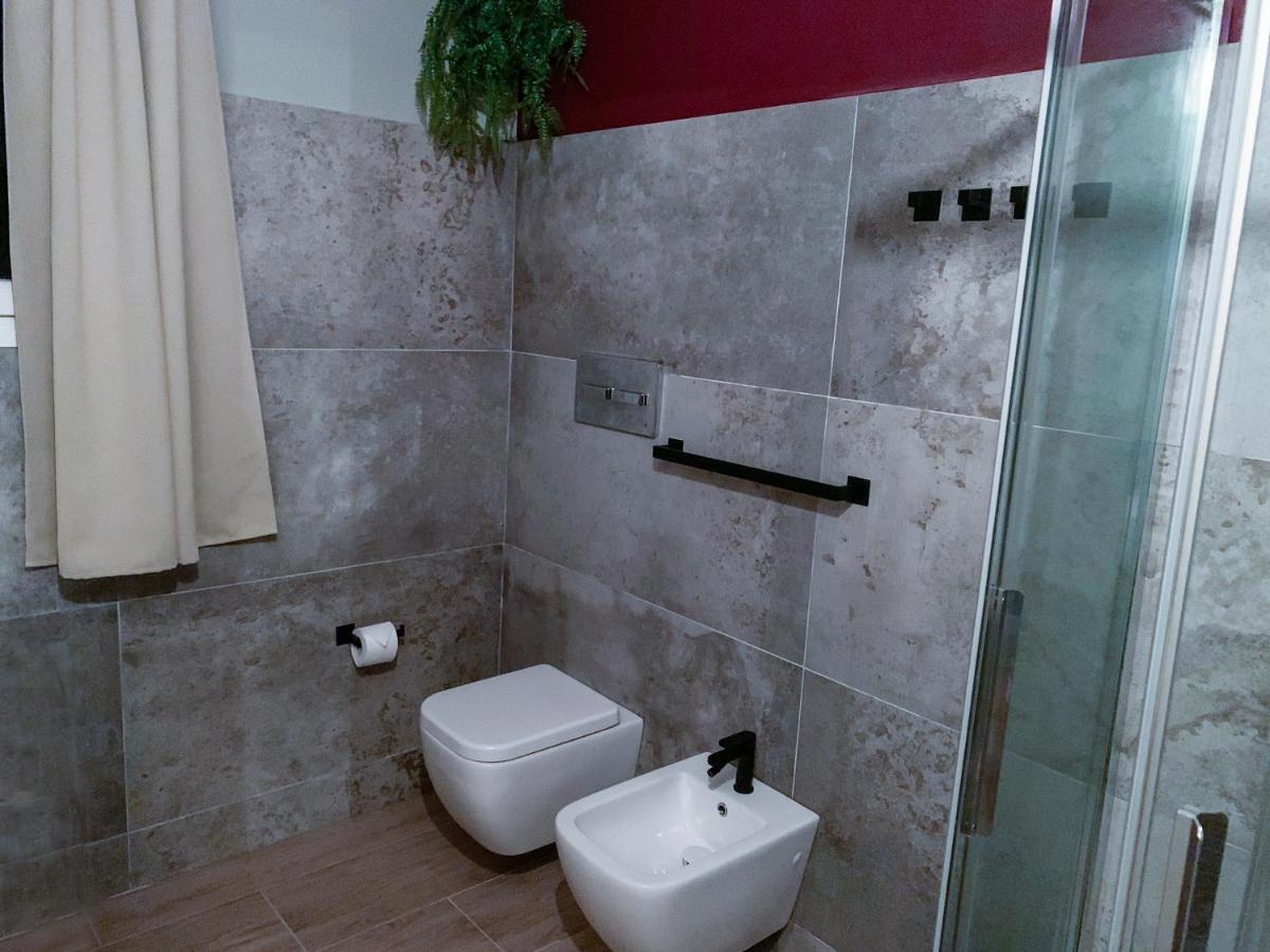 Apartment Charme And Relax With Garden And Swimming Pool Desenzano del Garda Eksteriør bilde