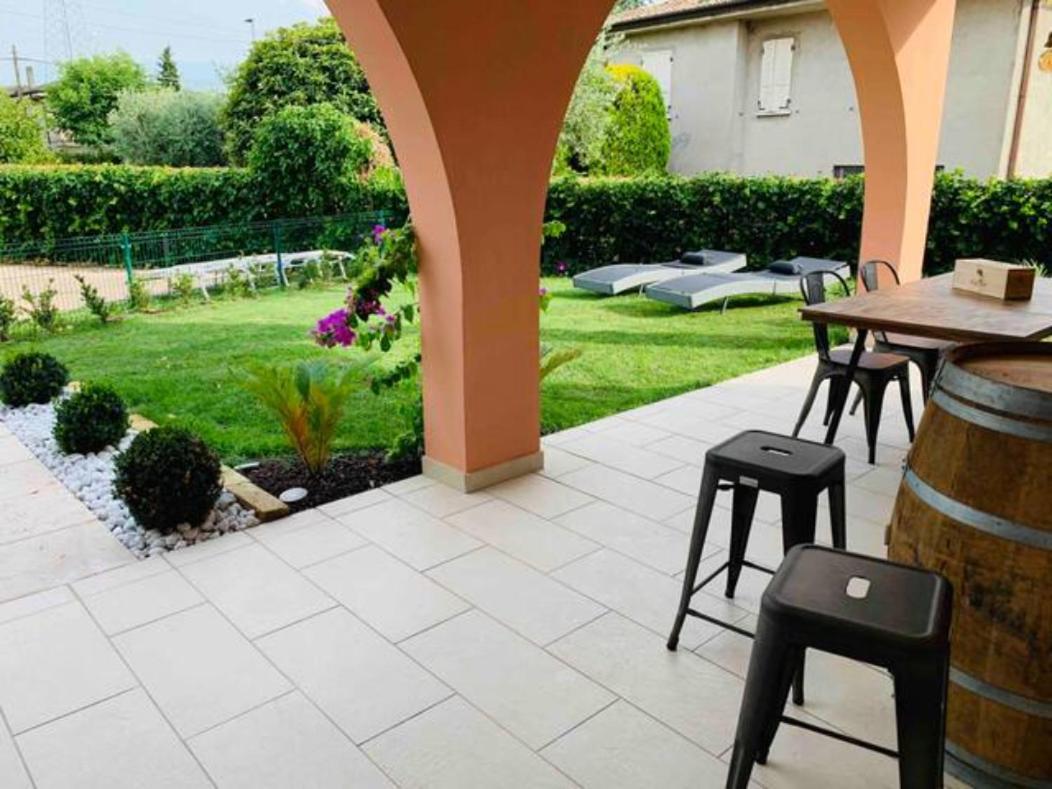 Apartment Charme And Relax With Garden And Swimming Pool Desenzano del Garda Eksteriør bilde